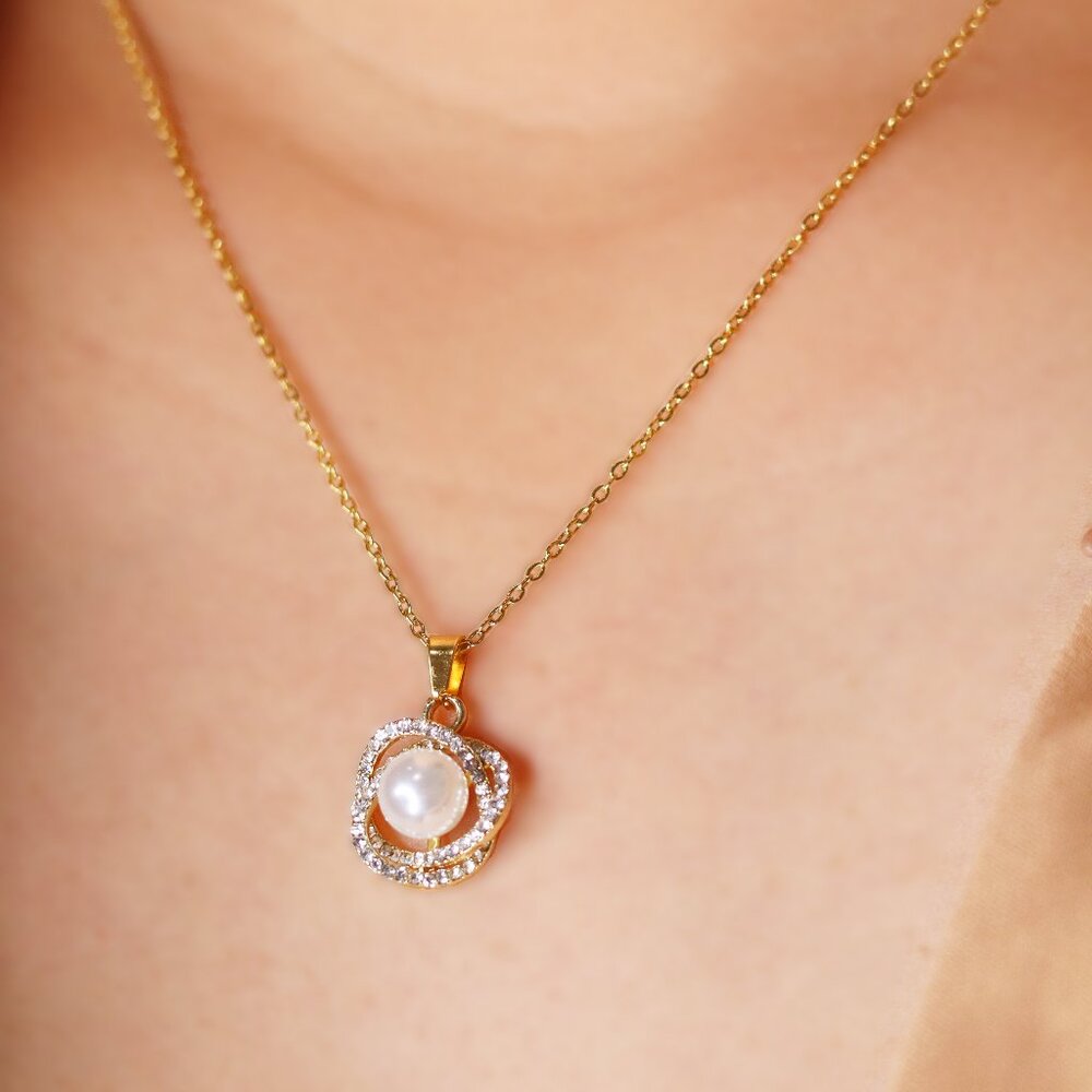Charming Pearl Drop Necklace - Perfect for Any Occasion
